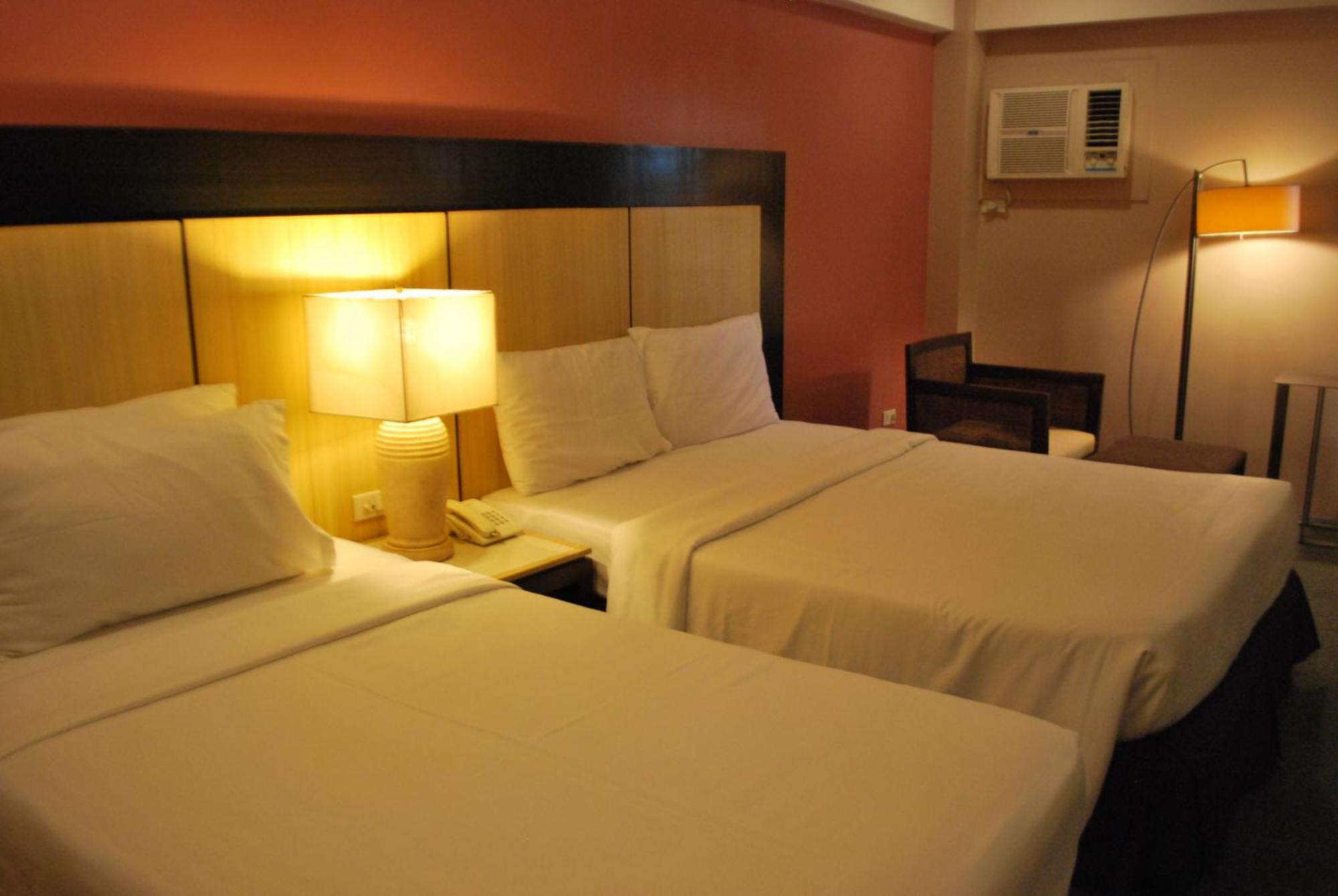 Cebu Grand Hotel Exterior foto